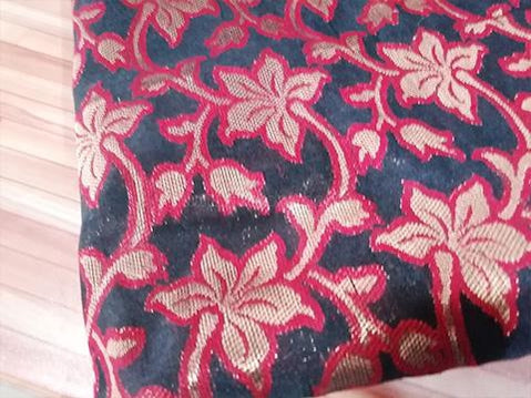 Black & red floral motif jaquardfabric - STUDIO PEHEL