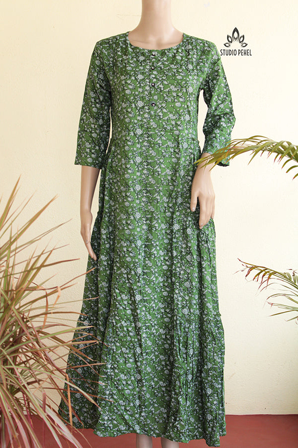 Buy Fashion Dream Women Dark Green Floral Printed Crepe Tiered Dress |  Dresses| Women Dress| Maxi Dresses| Dress for Women| Printed Dress| Women  casual dress| Tiered Dress| Floarl Print Dress |Maxi Online